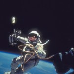 Astronauts do everything from sightseeing to hard labor on spacewalks, staying tied to the ship for safety. Can you imagine that first step out into space?
Image Credit: Sightseeing Archive/Getty Images